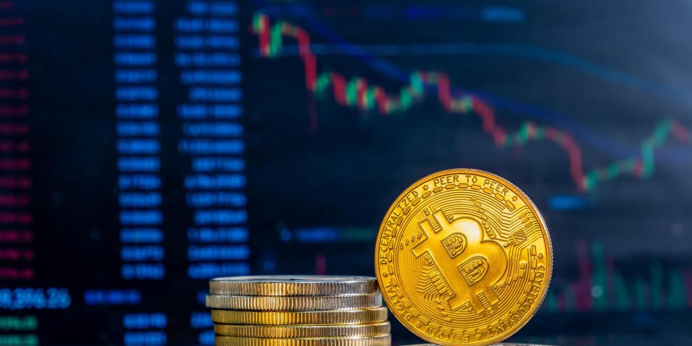 Bitcoin își revine după turbulențe, iar BlackRock înregistrează volume record