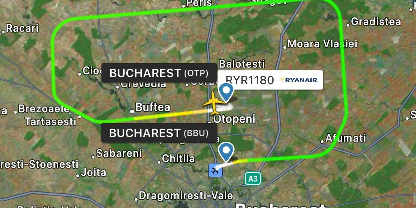 O aeronavă Ryanair care trebuia să aterizeze la Otopeni a aterizat la Băneasa, dar compania a luat decizia de a nu debarca pasagerii / Pista de la Otopeni era curăţată / Avionul a ajuns la Otopeni cu două ore şi jumătate întârziere