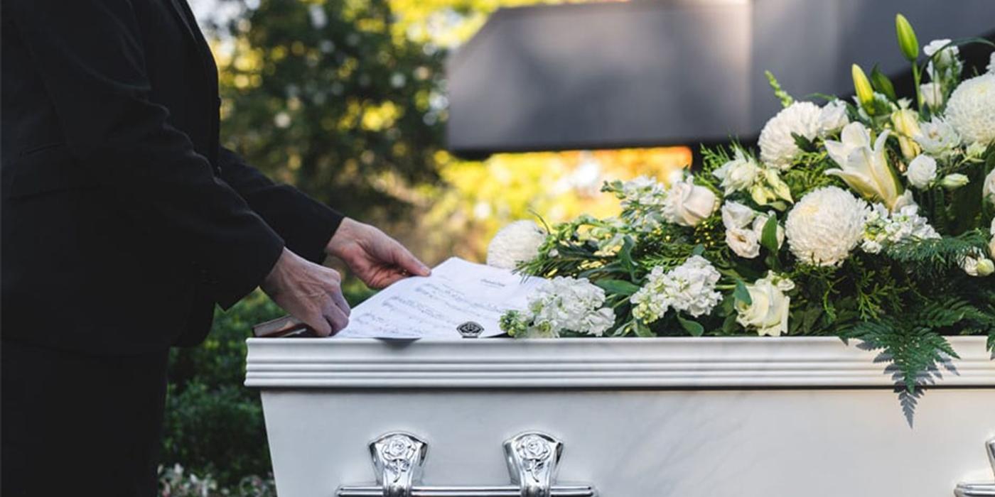 Înmormântarea pe teritoriul țării a persoanelor decedate în străinătate se realizează apelând la repatriere decedati