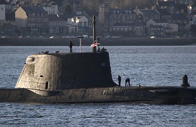 Submarin britanic nuclear de 1.600.000.000 £, vizează Strâmtoarea Ormuz. Este înarmat cu rachete Tomahawk