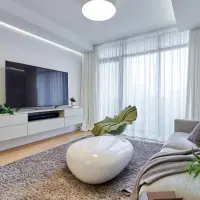 Eleganta naturala intr-o amenajare de 3 camere Mult lemn si nuante calde de gri