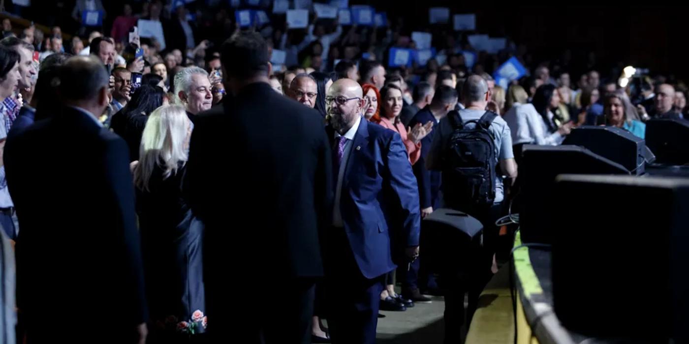 Cristian Popescu PIEDONE lansează candidații la europarlamentare / „Prezența dumneavoastră este o operație pe viu”