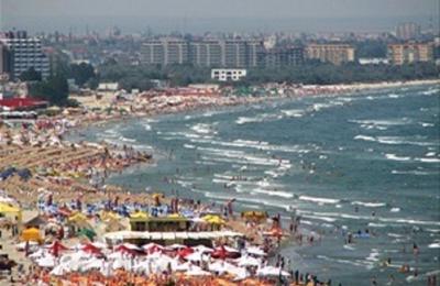 Litoralulromanesc.ro Peste o treime dintre turiştii care ajung pe litoral sunt din Bucureşti, aceştia fiind cei mai numeroşi, urmaţi de cei din Prahova şi Cluj. La polul opus, sunt turiştii proveniţi din judeţele Tulcea, Ialomiţa, Mehedinţi şi Sălaj