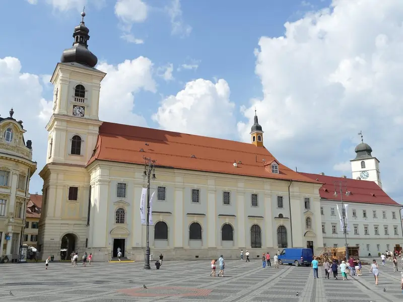 Tendințe pe 2026 în amenajarea locuințelor: Culori vibrante, materiale inovatoare și spații verzi integrale