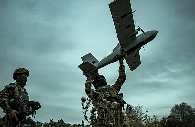 Triplu atac ucrainean asupra Rusiei. O rafinărie, în flăcări. Depozite de combustibil și drone, distruse