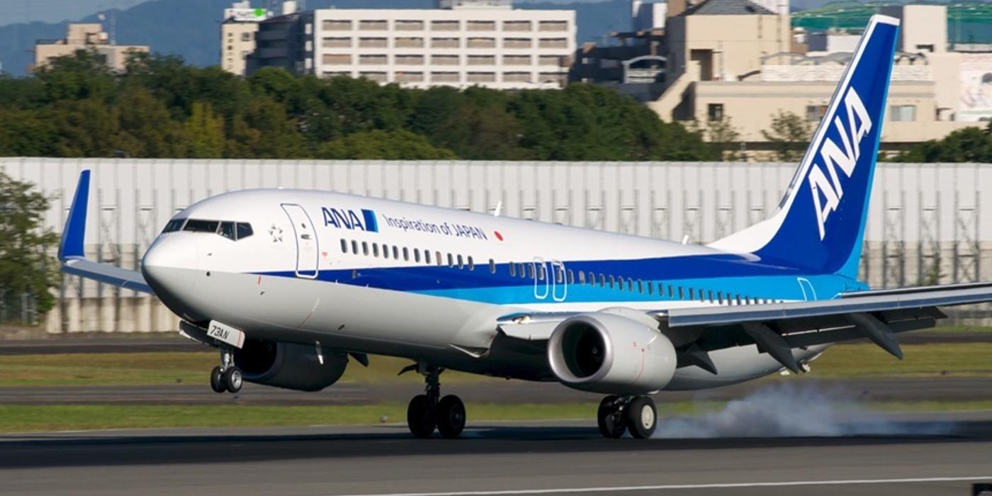 Un avion Boeing 737-800 al companiei japoneze ANA s-a întors pe pe aeroportul de plecare din Japonia, din cauza unei crăpături la fereastra cabinei