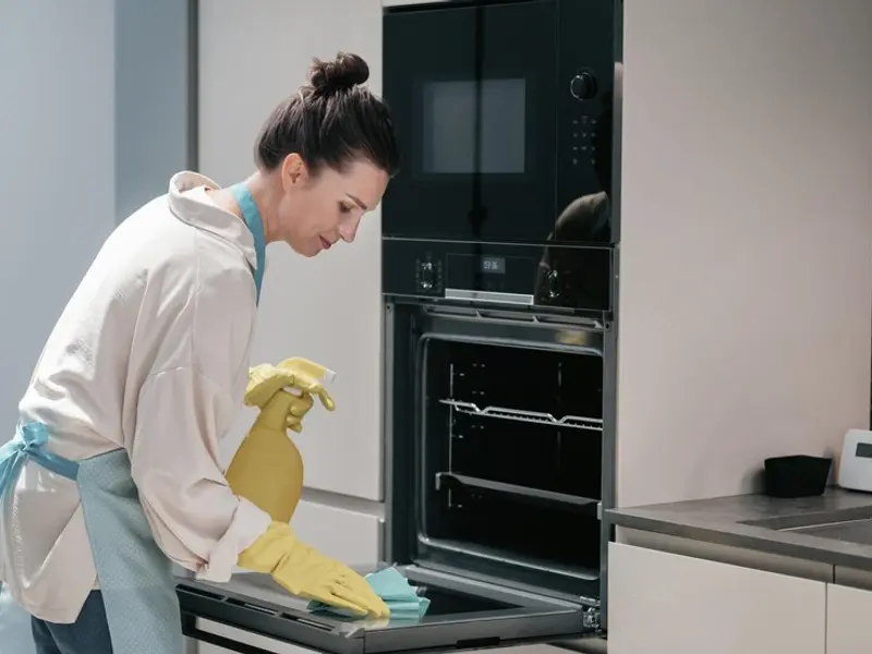 Soluții naturale pentru curățarea cuptorului