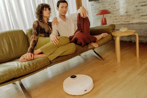 Cum îți ușurează viața un aspirator robot și cât de eficient este?