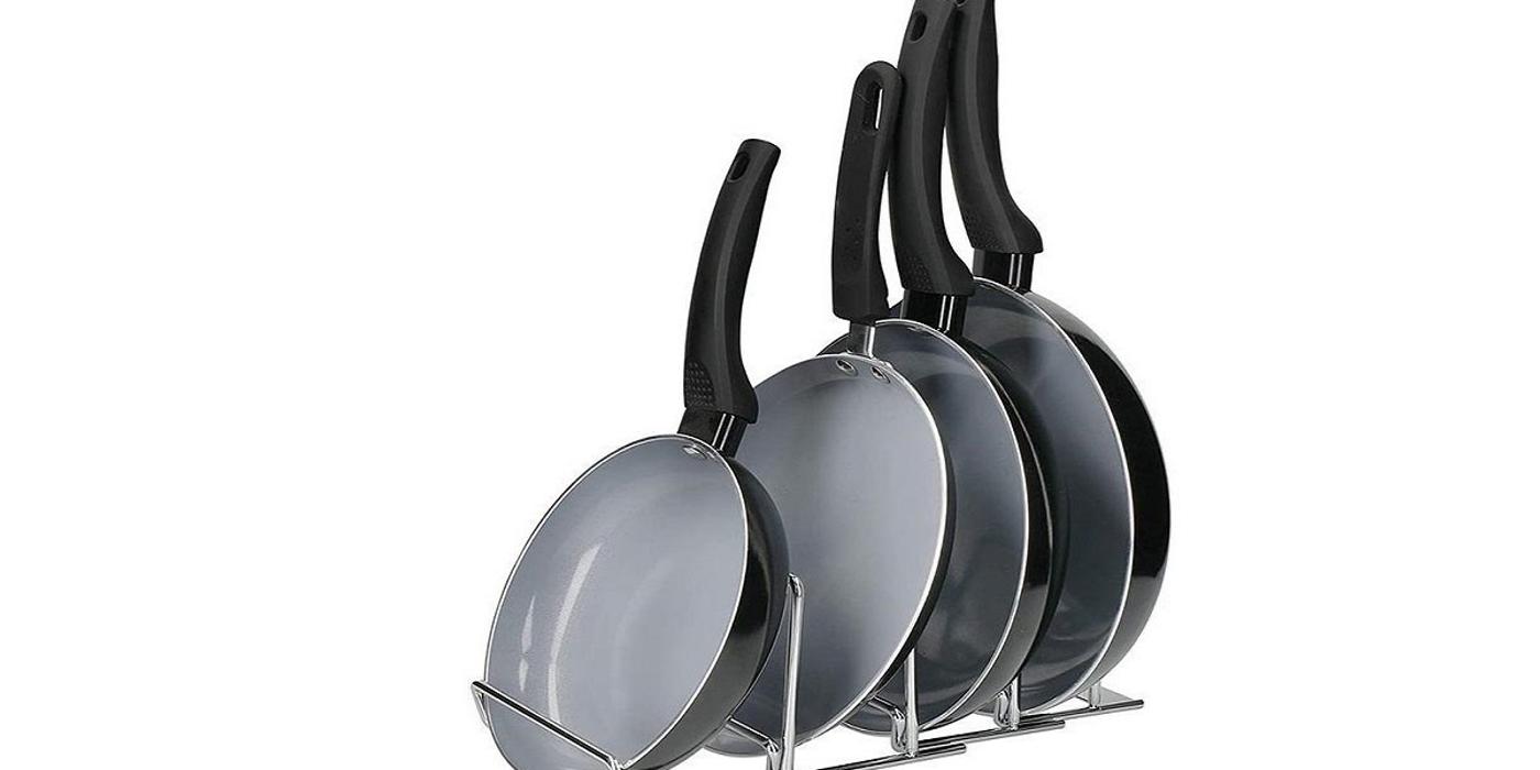 Suport pentru tigăi și produse destinate depozitării, disponibile pe KitchenShop.ro