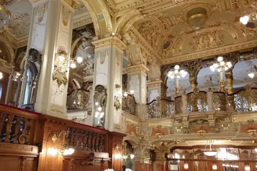 New York Café din Budapesta: povestea amenajării sale