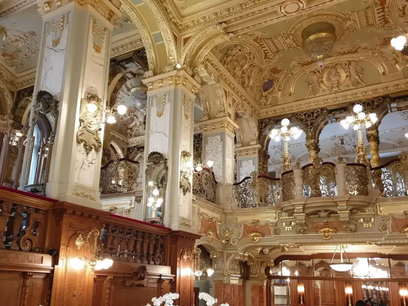New York Café din Budapesta: povestea amenajării sale