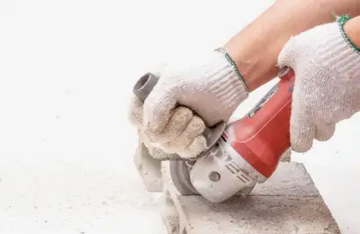 Carote diamantate: diferențe între utilizarea manuală și carotarea cu stativ profesional