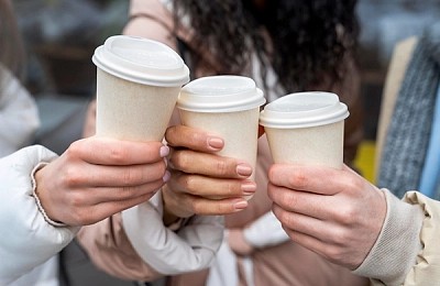 Dincolo de estetică: cum influențează calitatea unor pahare din carton pentru cafea rata de retenție a clienților