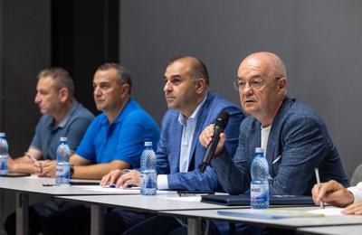 Primarul Emil Boc și viceprimarul Dan Tarcea au avut o întâlnire cu cetățenii din cartierul Mănăștur