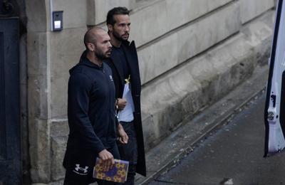 Andrew Tate și polițista rămân după gratii, judecătorii le-au respins solicitarea de eliberare din arest. Frații milionari se întorc la „bang, bang” și „boom, boom”