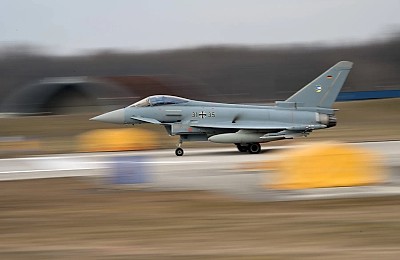 O dronă, detectată de armata română în spațiul aerian al țării noastre. Patru aeronave de luptă ridicate de la sol