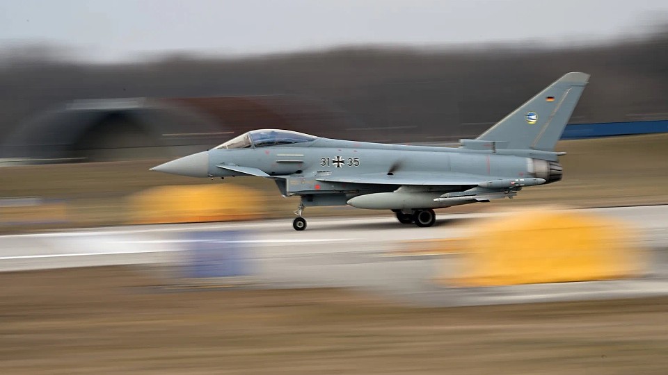 O dronă, detectată de armata română în spațiul aerian al țării noastre. Patru aeronave de luptă ridicate de la sol