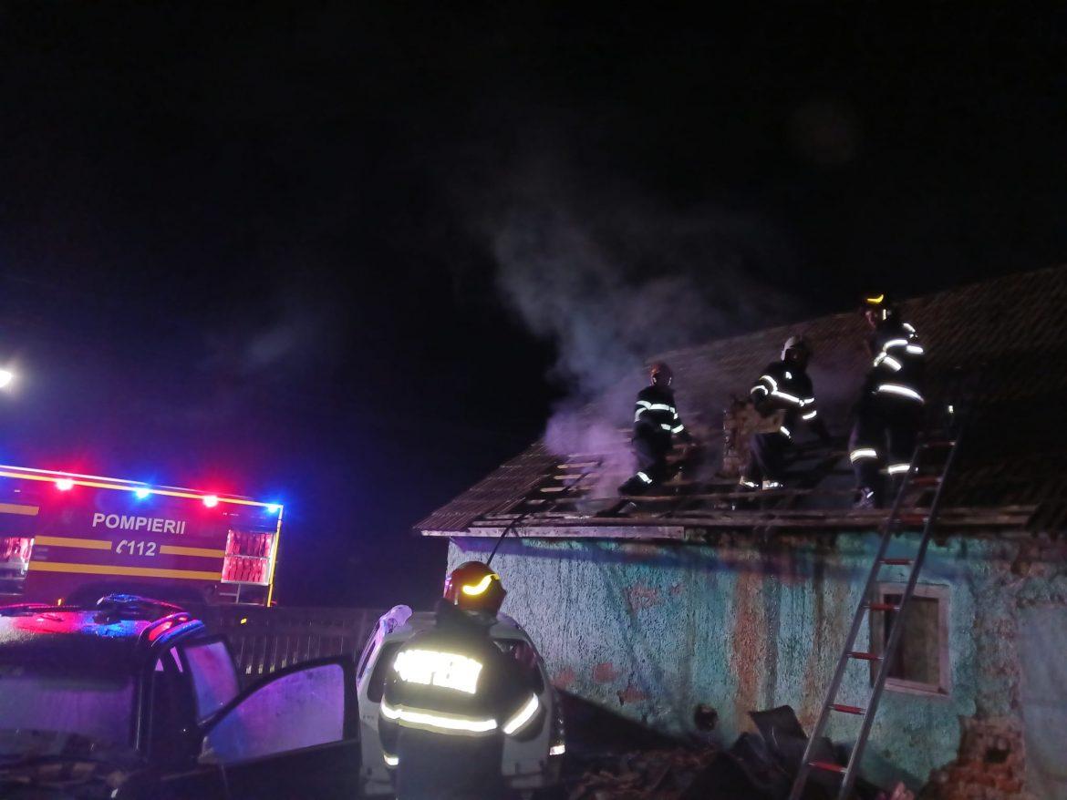 Un incendiu a izbucnit în cursul nopții trecute la o casă de pe strada Bistrița din Dej