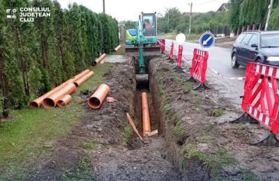 Lucrările de extindere a rețelei de canalizare pe patru străzi din localitatea Cămărașu au fost finalizate