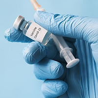 FDA obligă Pfizer și Moderna să actualizeze etichetele vaccinurilor cu riscurile de probleme cardiace pe care serurile le au pentru tinerii cu vârste între 16 și 25 de ani