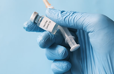 FDA obligă Pfizer și Moderna să actualizeze etichetele vaccinurilor cu riscurile de probleme cardiace pe care serurile le au pentru tinerii cu vârste între 16 și 25 de ani