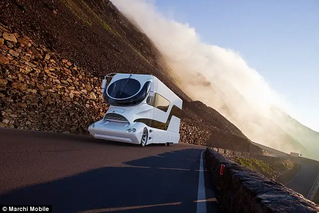 O rulota RV de $1 milion, dotata cu toate utilitatile posibile