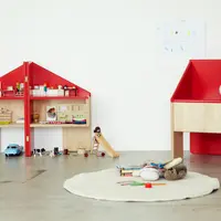 Design de obiect: scaunul cu o casuta de papusi integrata