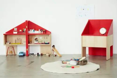 Design de obiect: scaunul cu o casuta de papusi integrata