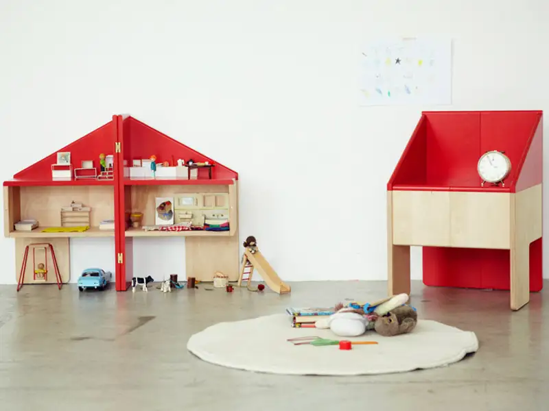 Design de obiect: scaunul cu o casuta de papusi integrata