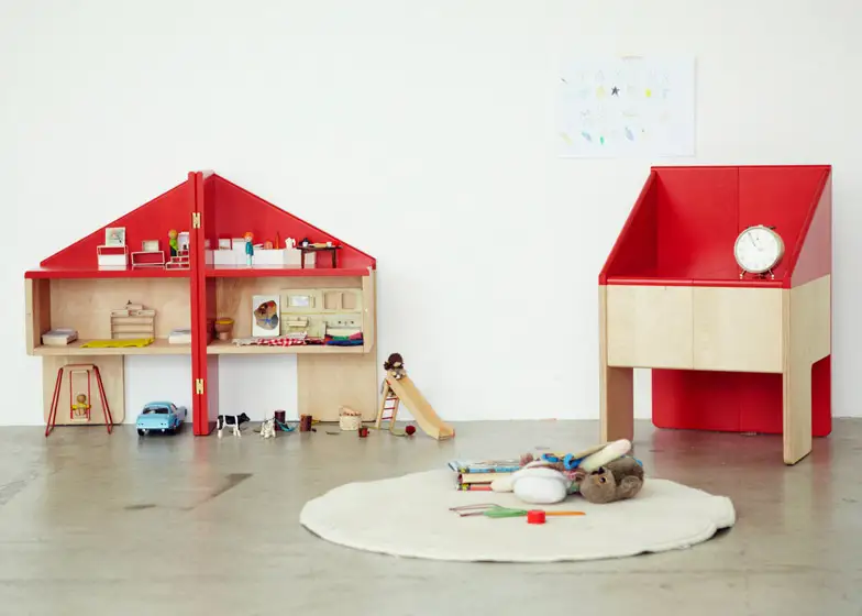 Design de obiect: scaunul cu o casuta de papusi integrata