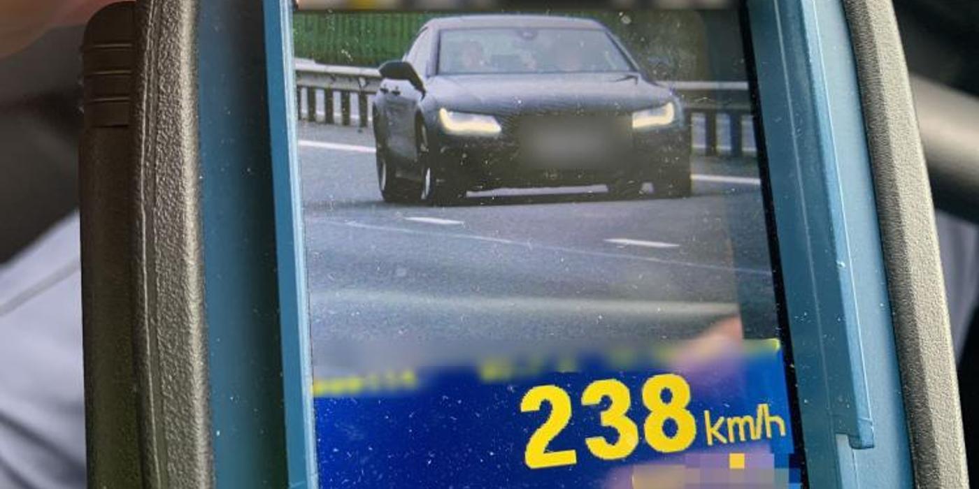 Un tânăr din Satu Mare, depistat în 11 decembrie în timp ce circula cu 238 km/h, pe Autostrada A3