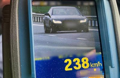 Un tânăr din Satu Mare, depistat în 11 decembrie în timp ce circula cu 238 km/h, pe Autostrada A3