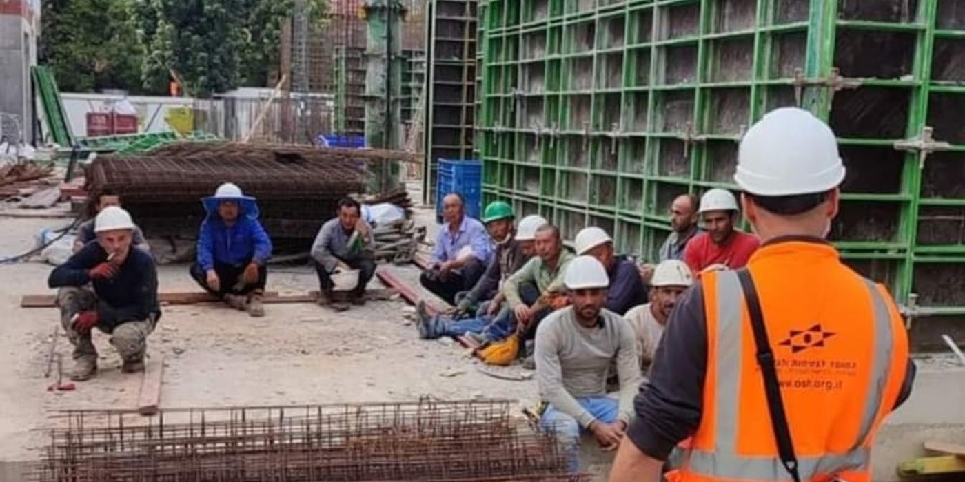 Israelul intenţionează să aducă mai mulţi muncitori străini, inclusiv din Moldova, pentru sectorul construcţiilor rămas fără forţă de muncă după atacul Hamas