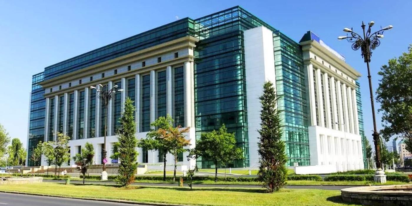 Invazia de ploșnițe din București închide porțile Bibliotecii Naționale a României