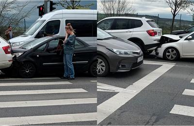Accident pe strada Traian Vuia. Trei mașini au intrat una în alta