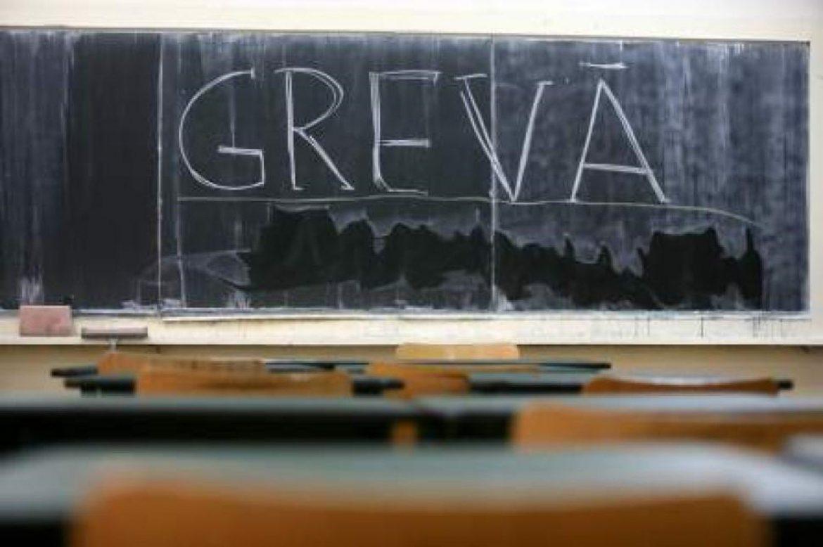 Părinții clujeni vor ieși astăzi în stradă, pentru a susține greva profesorilor