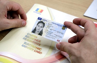 EXCLUSIVITATE | 1984, pe față! Prin noua carte de identitate electronică (CEI), statul român îți poate bloca instant conturile din bancă dacă nu te supui sau dacă nu îți plătești taxele și impozitele, la fel cum au pățit camionagiii din Canada în timpul pandemiei