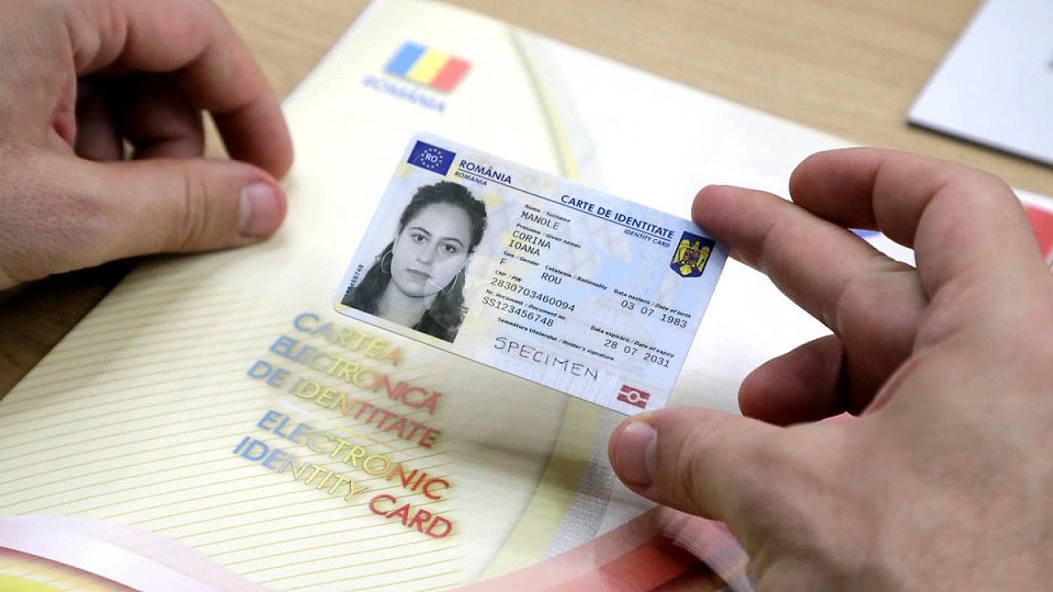 EXCLUSIVITATE | 1984, pe față! Prin noua carte de identitate electronică (CEI), statul român îți poate bloca instant conturile din bancă dacă nu te supui sau dacă nu îți plătești taxele și impozitele, la fel cum au pățit camionagiii din Canada în timpul pandemiei