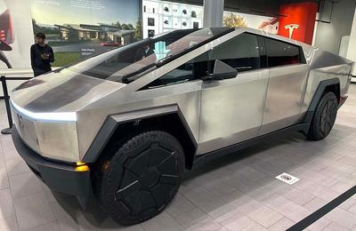 SUA: Multe vehicule electrice şi-au pierdut eligibilitatea pentru credite fiscale de până la 7.500 de dolari, între care Tesla Cybertruck, Nissan Leaf