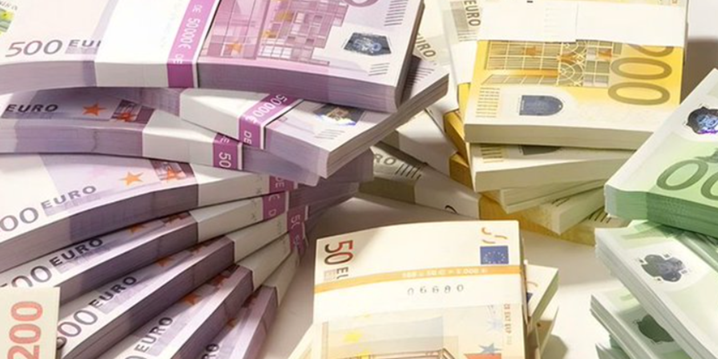 UE interzice plăţile în numerar de peste 10.000 de euro. Acord între Parlamentul European şi Cei 27 după doi ani şi jumătate de negocieri. Găzduirea sediului AMLA râvnită de mai multe ţări, inclusiv de Franţa şi Germania