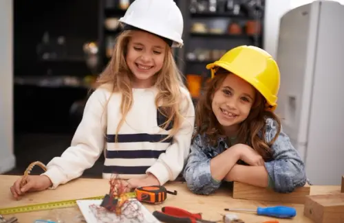 Micile obiceiuri de azi pot defini meseria de mâine. De ce arhitectura începe în camera de joaca si nu la facultate