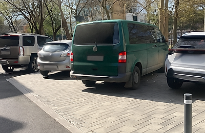 Pietonala de la Biserica Precupeții Vechi s-a transformat într-o parcare ilegală