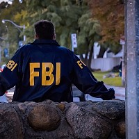Judecătoare din SUA, arestată de FBI. Ea este acuzată că a protejat un imigrant de agenții federali