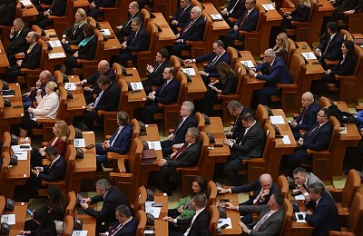 Bugetul pe anul 2025, adoptat pe repede înainte de comisiile din Parlament. Când are loc votul final
