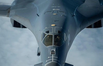 Bombardierul B-1 al SUA a aterizat la baza britanică Fairford. Trump, către Iran:„ Urmează valul mare”