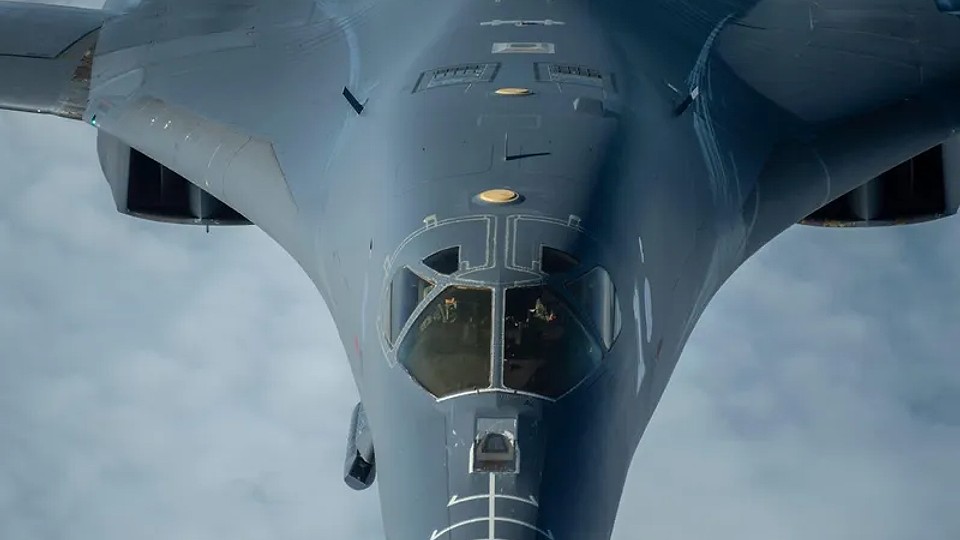 Bombardierul B-1 al SUA a aterizat la baza britanică Fairford. Trump, către Iran:„ Urmează valul mare”