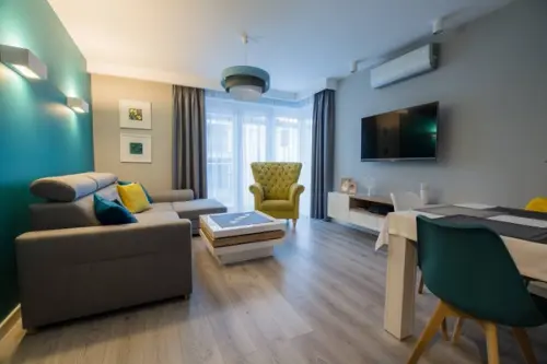 Amenajare scandinava cu accente moderne dedicata unei familii complete