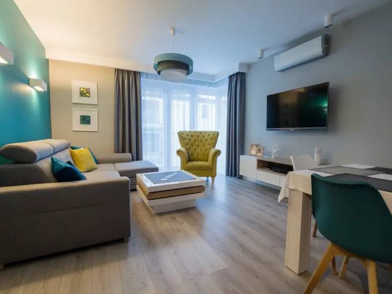 Amenajare scandinava cu accente moderne dedicata unei familii complete