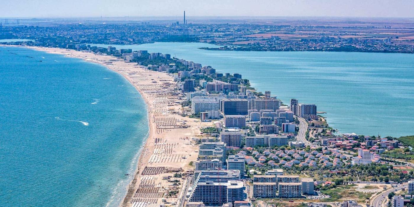 „Campioana” amenzilor la Năvodari: Fosta arhitectă-șefă și primarul, sancționați de 124 de ori pentru haosul urbanistic din Mamaia Nord