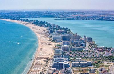 „Campioana” amenzilor la Năvodari: Fosta arhitectă-șefă și primarul, sancționați de 124 de ori pentru haosul urbanistic din Mamaia Nord
